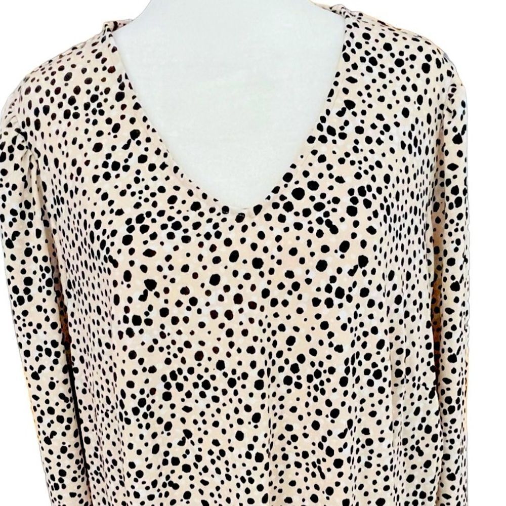Adrianna Papell blush pink/black & white dot v neck top size 1 X. - Picture 2 of 6